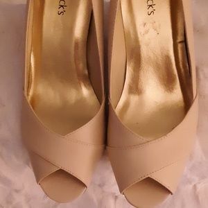 Chadwick's of Boston pumps